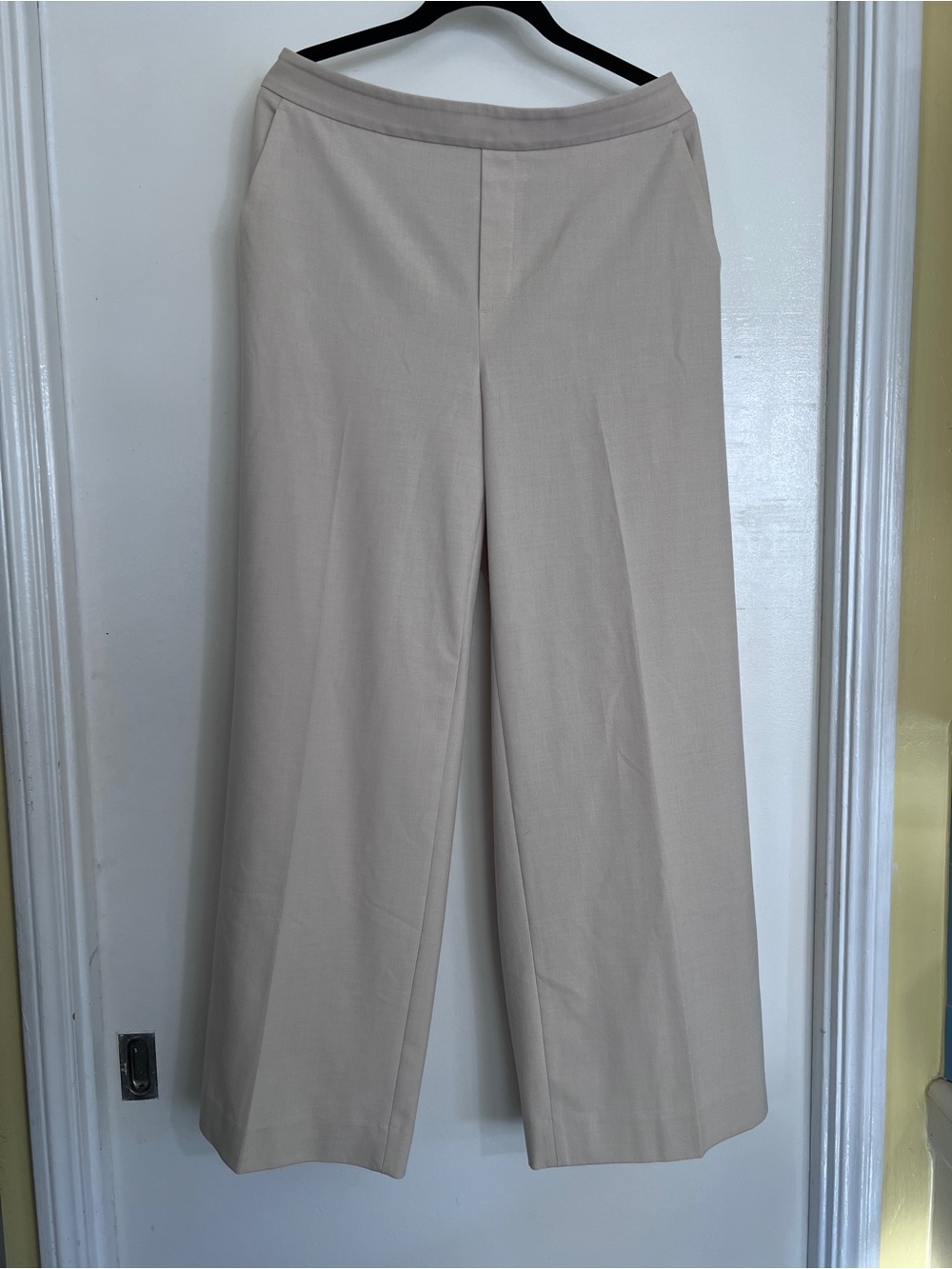 Banana Republic factory. Cream Wide-Leg Trousers. Hayden. Color oyster pearl.
